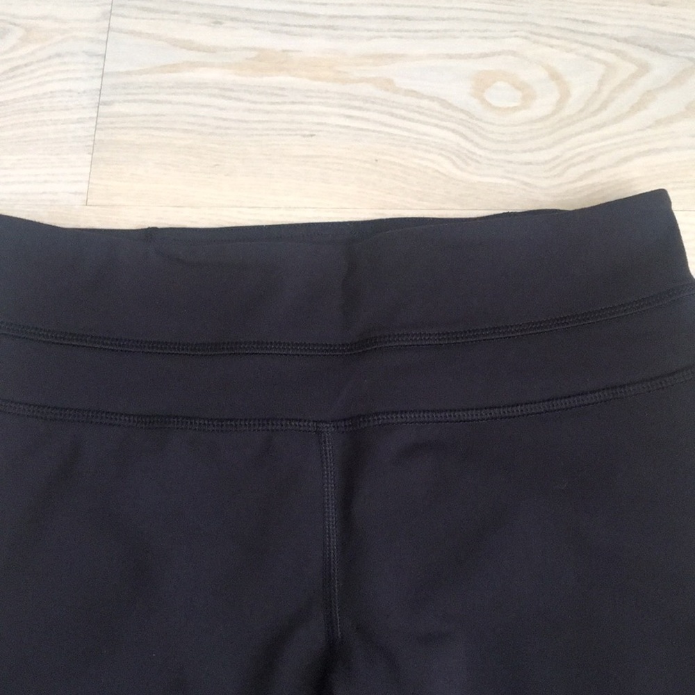 Lululemon NWOT -SIZE4- Black Crop Leggings - Picture 3 of 6